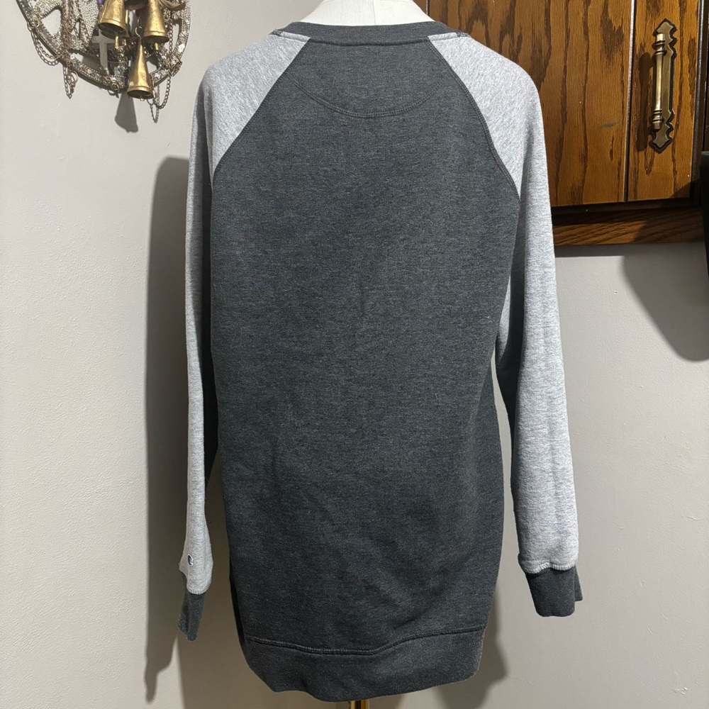 Vintage Gray V Neck Crewneck Pullover Sweatshirt Size Medium Made in Honduras - Picture 4 of 9